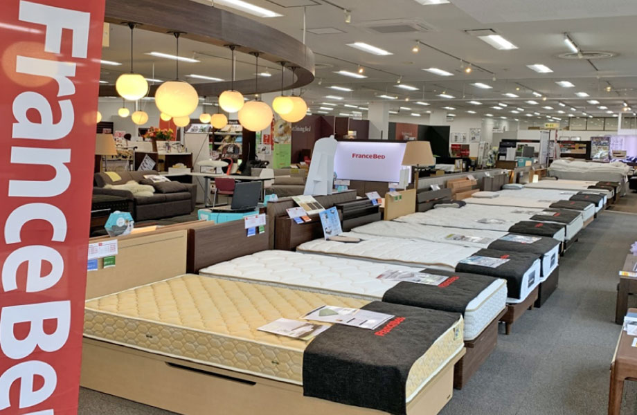 フランスベッド枚方展示場の様子